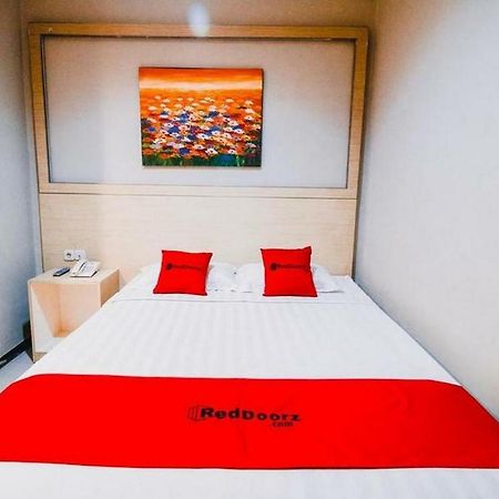 Reddoorz Plus Near Sultan Hasanuddin Airport Makassar Exterior photo