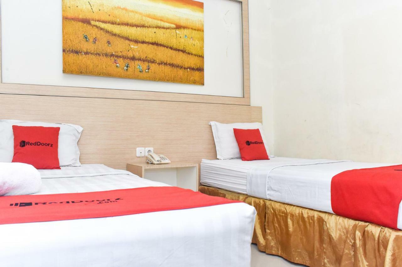 Reddoorz Plus Near Sultan Hasanuddin Airport Makassar Exterior photo