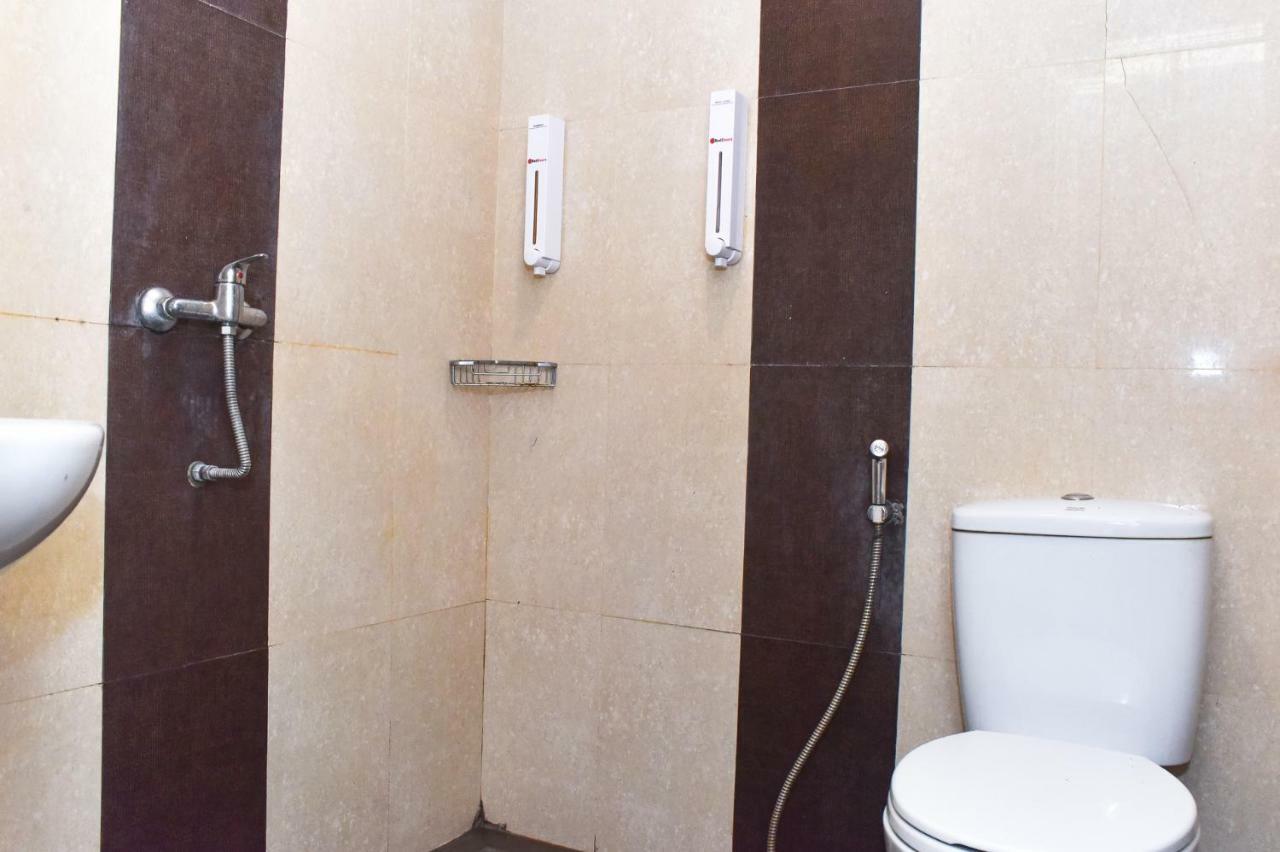 Reddoorz Plus Near Sultan Hasanuddin Airport Makassar Exterior photo
