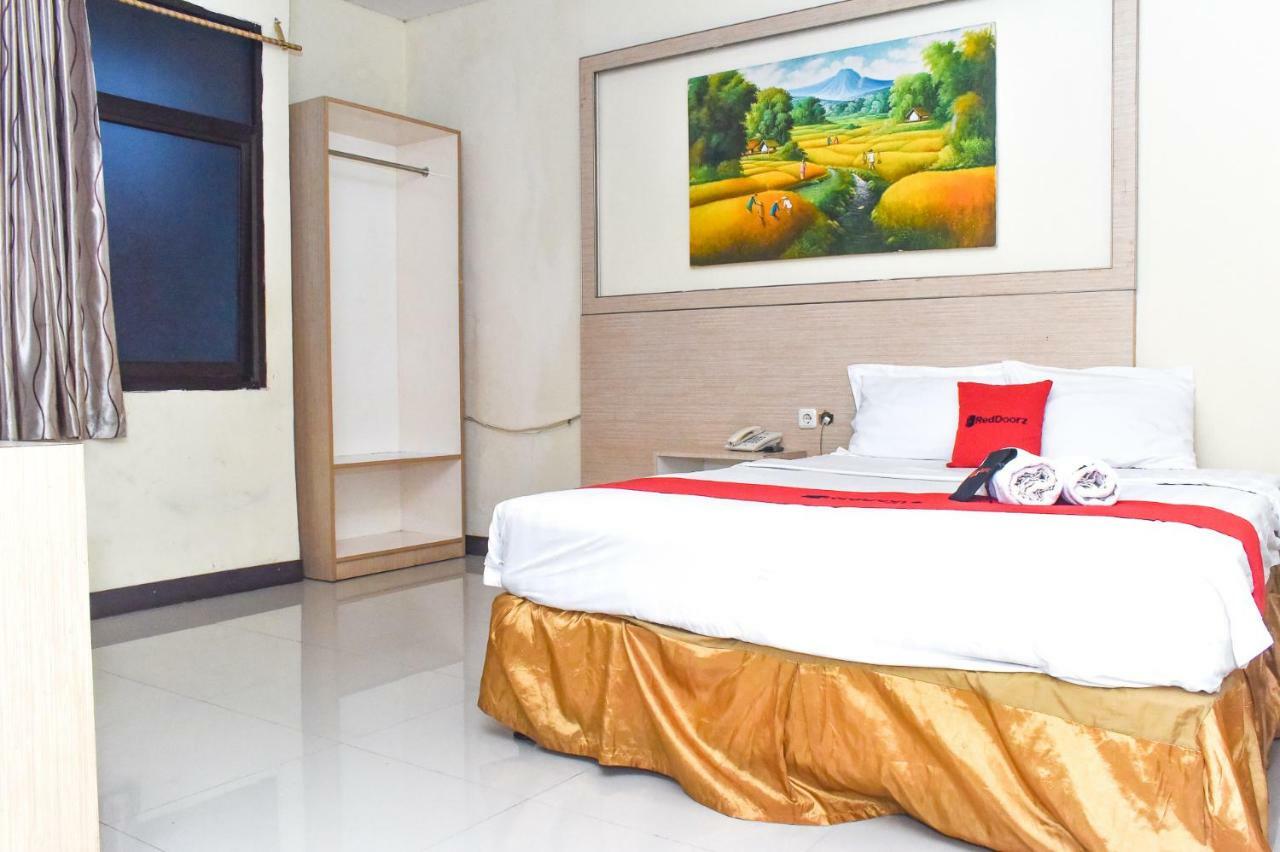 Reddoorz Plus Near Sultan Hasanuddin Airport Makassar Exterior photo
