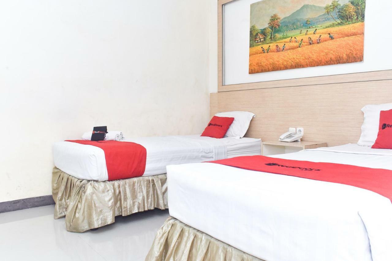 Reddoorz Plus Near Sultan Hasanuddin Airport Makassar Exterior photo