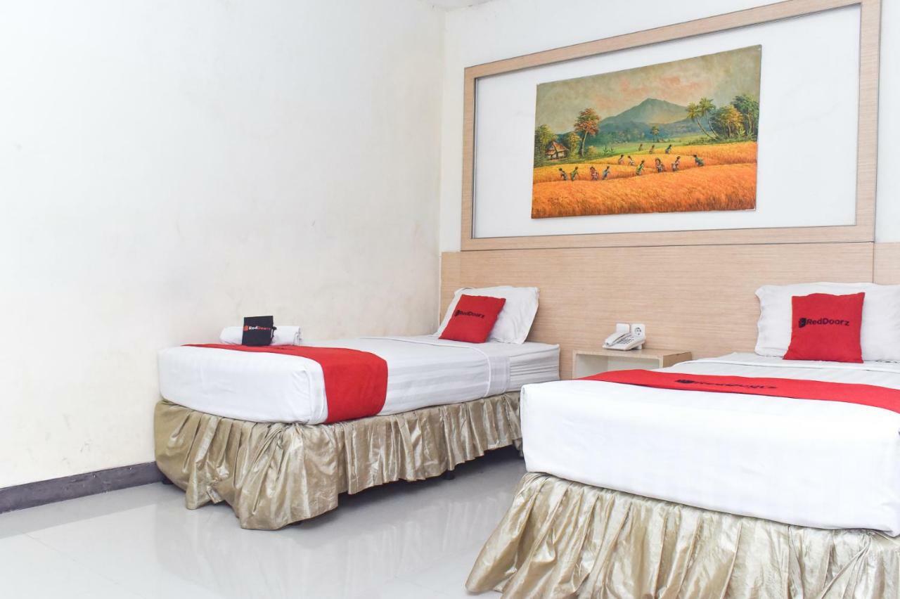 Reddoorz Plus Near Sultan Hasanuddin Airport Makassar Exterior photo