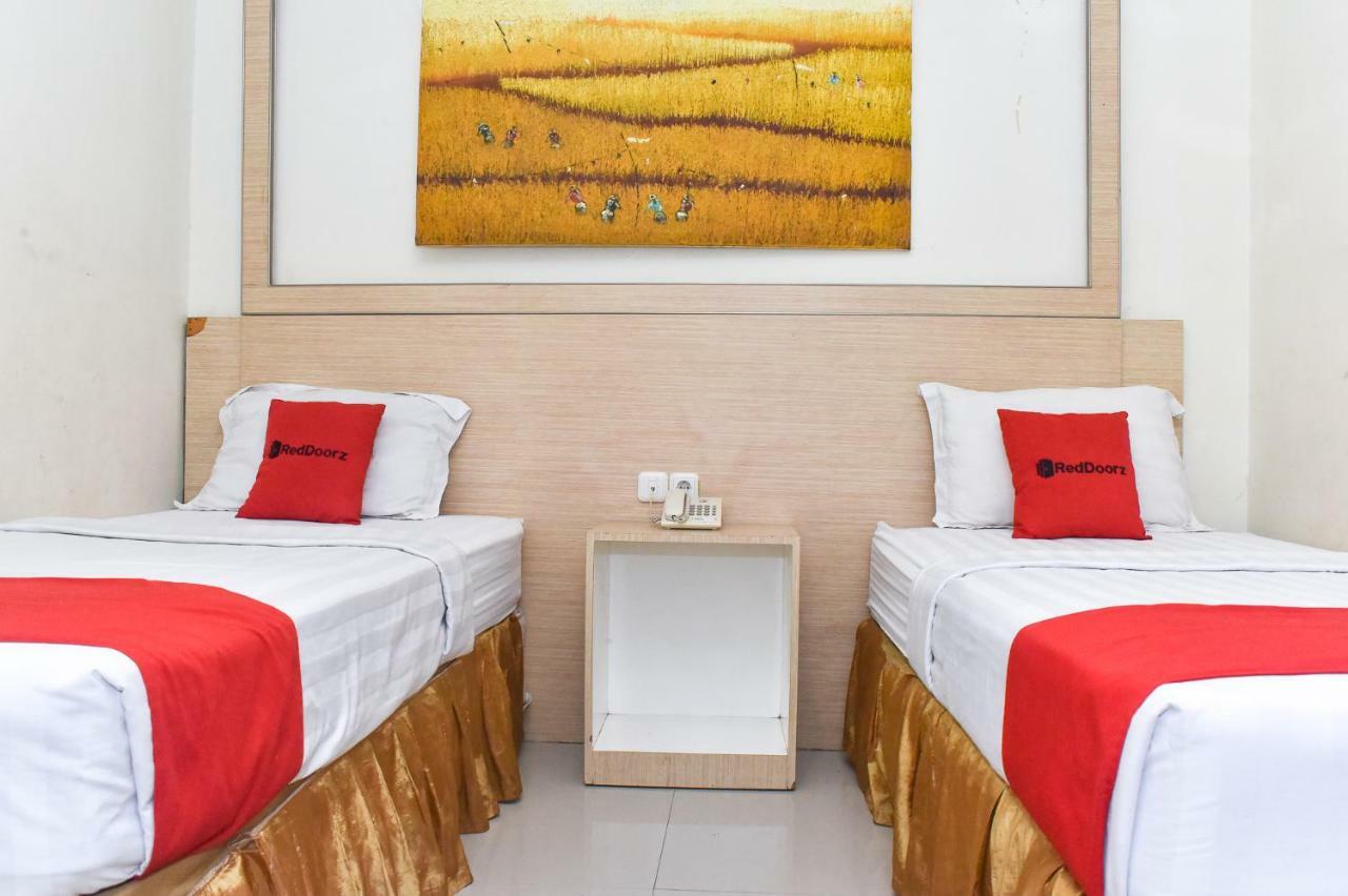 Reddoorz Plus Near Sultan Hasanuddin Airport Makassar Exterior photo