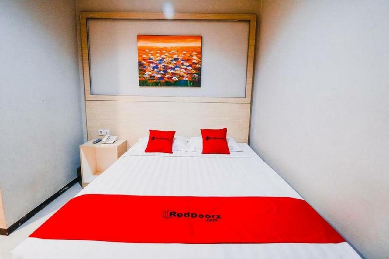 Reddoorz Plus Near Sultan Hasanuddin Airport Makassar Exterior photo