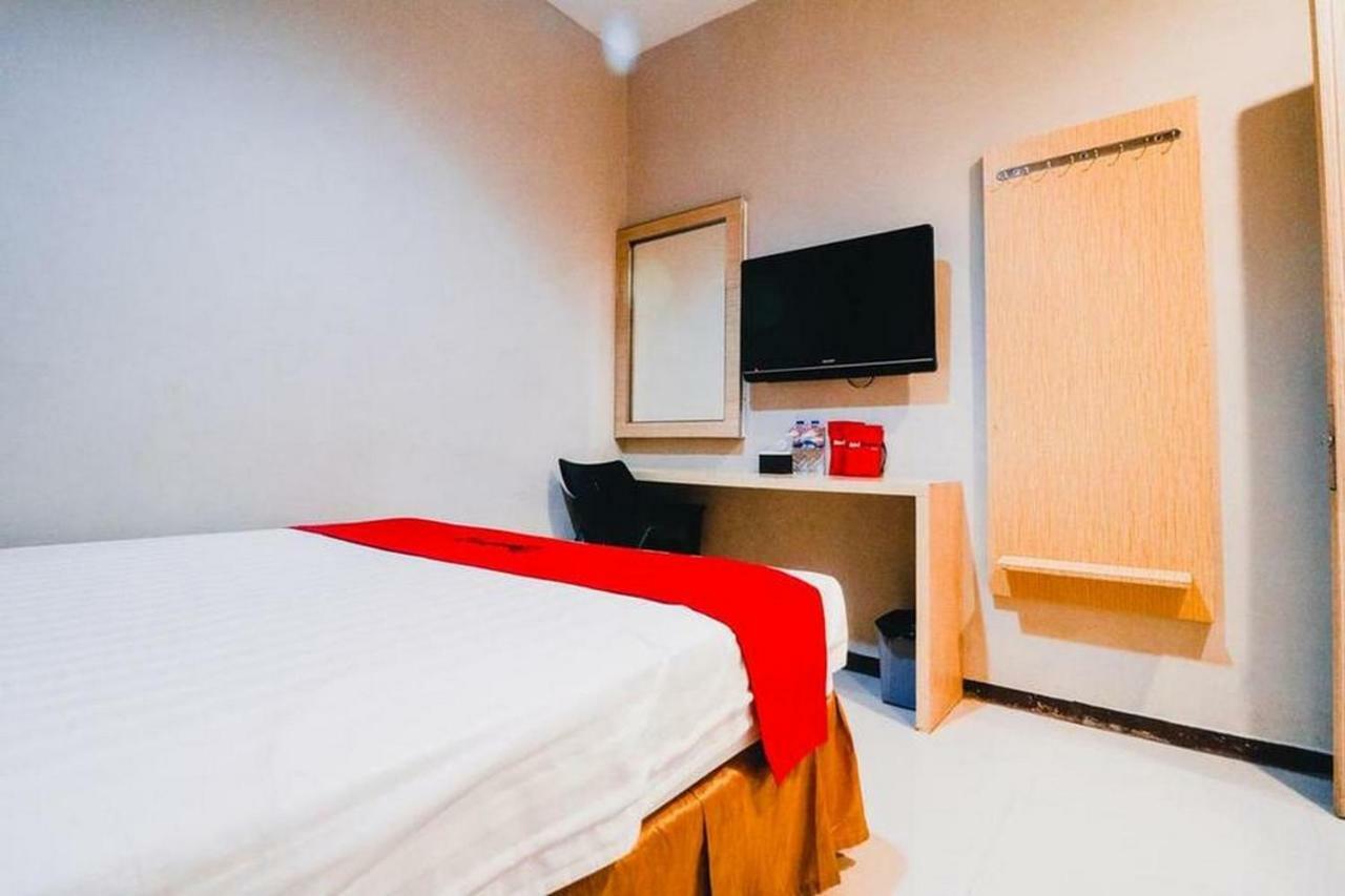 Reddoorz Plus Near Sultan Hasanuddin Airport Makassar Exterior photo