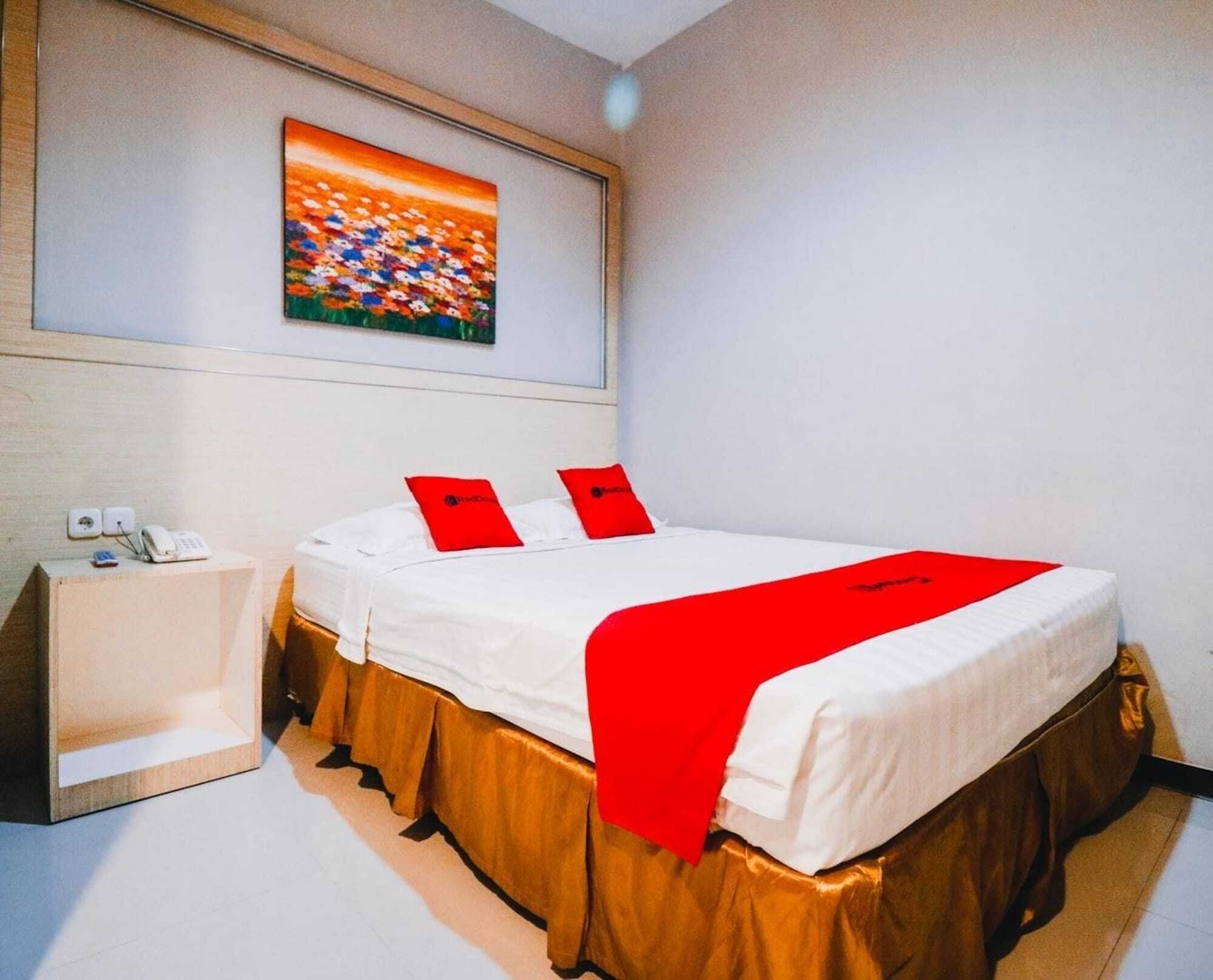 Reddoorz Plus Near Sultan Hasanuddin Airport Makassar Exterior photo
